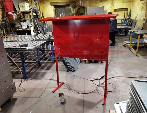 Щит пожарный открытый на стойке